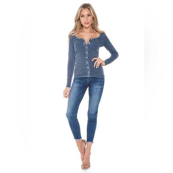 CHASER VINTAGE RIB LONG SLEEVE SNAP FRONT SCOOP NECK TOP | Black! NEW!!🖤 - Picture 4 of 6